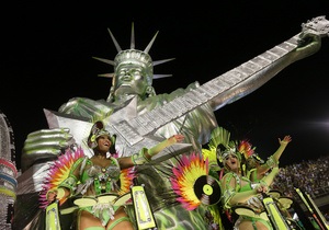 Карнавал у Бразилії - Танці в Ріо - Фотогалерея: Спека в Ріо. У Бразилії відбувся знаменитий карнавал
