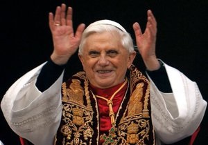 Ватикан: Операція на серці жодним чином не вплинула на рішення Бенедикта XVI зректися престолу