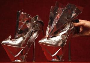 Аукціон - Туфлі Lady GaGa пішли з молотка за 8 тисяч євро