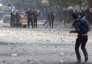 У Єгипті поліція з водометами припинила атаку протестувальників на президентський палац
