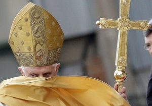 У Ватикані спростували повідомлення про проблеми зі здоров’ям Бенедикта XVI