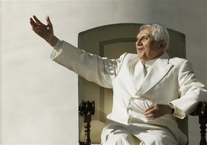 Папа Римський - Ватикан назвав дату зречення Бенедиктом XVI престолу