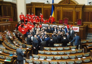 Верховна рада України - Опозиція заблокувала трибуну Ради - УДАР продовжує блокувати трибуну Ради