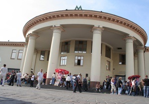 На станції столичного метрополітену Вокзальна для безпеки пасажирів зміцнять колони