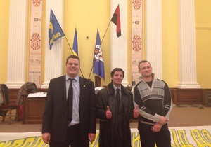 У Колонному залі Київради повісили прапор УПА і Свободи, 22 людини зможуть бути присутні на засіданні