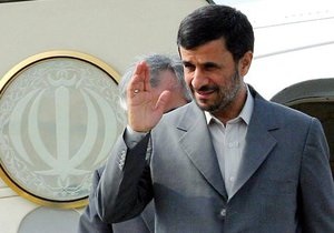Під час візиту у Каїр на Ахмадінеджада напав сирієць