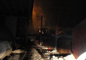 Новини Києва - У Києві на Видубичах сталася пожежа: згоріло три автомобілі