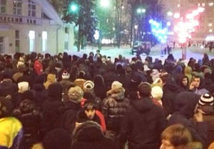 бійка - Москва - Серед затриманих за бійку з поліцією після хокею в Москві виявився слідчий