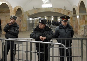 У Москві п яний чоловік впав під поїзд у метро і не постраждав