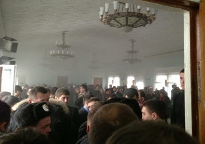 Новини Києва - КМДА - Створення громадської ради при КМДА супроводжується бійками і застосуванням димових шашок