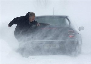 Сильні снігопади заблокували трасу з Миколаївської області в Одеську