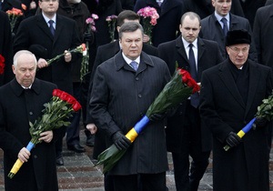 День Соборності - Україна впевнено рухається шляхом демократичних перетворень: Янукович виступив на святкуванні Дня Соборності