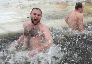 Фотогалерея: Купайтеся на здоров я. Українці відсвяткували Водохреща