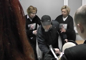 Справа Тимошенко - Інцидент у лікарні Тимошенко: Депутат Слюз заявляє про побиття