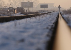 Росія - чоловік - біг - поїзд