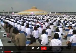 У таїландському храмі на медитацію зібрався мільйон дітей