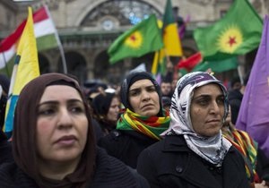 У Парижі більше 10 тис. людей вийшли на акцію проти вбивства курдів