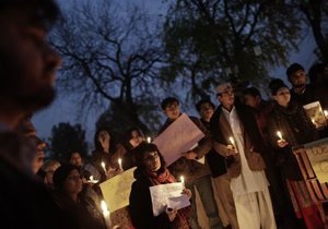 Акція протесту в Пакистані: дорогу перекрили трунами
