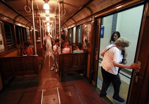 В Аргентині старі вагони метро перетворять на бібліотеки