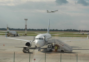 Банкрутство авіакомпанії АероСвіт - Найбільша авіакомпанія Польщі припинила співпрацю з АероСвітом