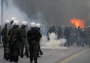 В Афінах влада штурмом взяла штаб анархістів