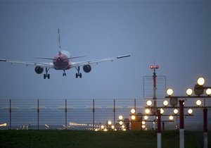 Штучні перешкоди: АероСвіт заявляє про необґрунтованість затримок літаків