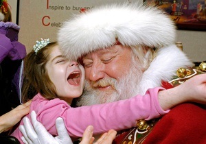 Санта Клаус отримав близько десяти тисяч листів з України