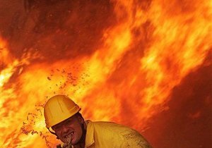 На острові Тасманія палають близько 40 пожеж. Поліція шукає 100 осіб, що зникли безвісти