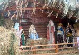 Різдво - Україна: У Тернополі встановили найбільший в Україні різдвяний вертеп
