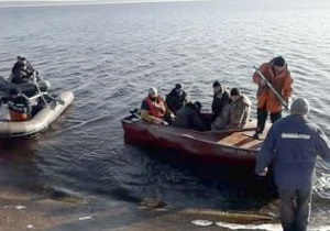 На водосховищі Хмельницької АЕС відкололася крижина зі 17 рибалками
