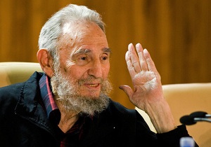 Фідель Кастро відправив 720 вітальних листівок медикам