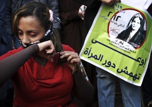 Єгиптянку можуть позбавити громадянства за топлес-акцію