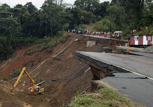Зсув у Колумбії: з-під завалів дістали тіла п яти людей. Пошуки тривають