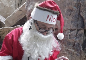 Санта-Клаус - Американець в костюмі Санта-Клауса влаштував у своєму будинку оргію