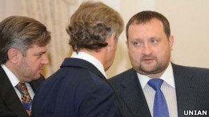 Новий уряд Азарова-Арбузова: сім я, фінанси, бізнес-інтереси - ВВС Україна