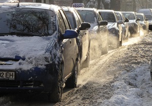 Погода в Україні - сніг - Слідом за Західною Україною проблеми на дорогах почалися у східних областях