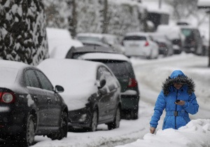 Погода в Україні - сніг - За добу зі снігового полону звільнили майже 400 машин, трасу Київ - Чоп розблоковано