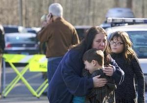 В американському штаті Коннектикут триває упізнання жертв масового вбивства в початковій школі - стрілянина - діти - вбивство