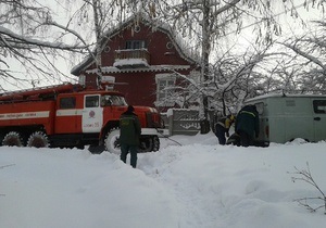 Погода в Україні - У кількох областях України через сніг обвалилися дахи - сніг