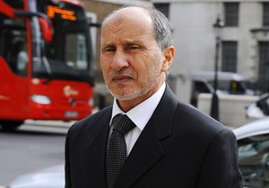 Головному супротивнику Каддафі висунули  звинувачення у зловживанні владою