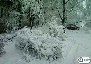 Завтра в Україні продовжаться сильні снігопади