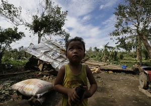 Руйнівний тайфун Пабло повертається на Філіппіни