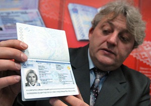 Держміграційна служба повідомляє про неготовність видавати біометричні паспорти