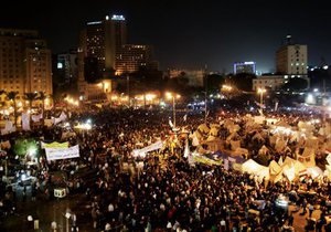 У Каїрі в ході сутичок поранено понад 200 людей