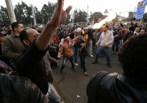 У сутичках біля президентського палацу в Каїрі постраждали понад 120 людей