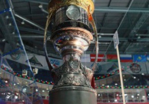 Суперзірка світового хокею привіз Кубок Гагаріна в Донецьк