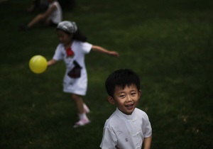 Влада Китаю може послабити контроль за народжуваністю в 2013 році - експерти
