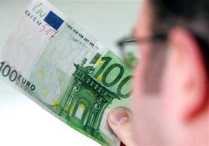 Курс валют: офіційний євро відстає від ринкового майже на 25 копійок