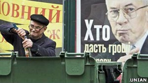 Азаров про ВВП: добре, якщо матимемо  плюс 