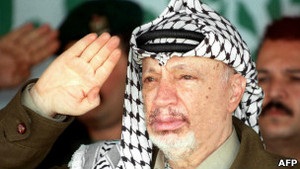 З мавзолею у Рамаллі вилучили тіло Арафата для експертизи